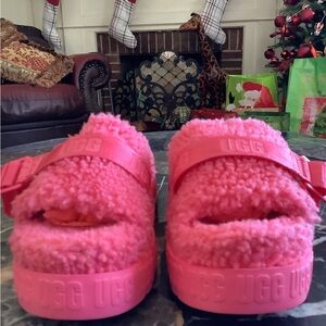 Note Store Display never worn Ugg taffy fluffita pink lamb fur slide sandals 8